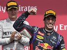 Daniel Ricciardo oslavuje na stupních vítz triumf ve Velké cen Kanady.