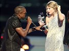 Kanye West v roce 2009 peruil dkovnou e kolegyn Taylor Swiftové na MTV...