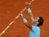 PODEVT. Rafael Nadal m dal titul z paskho grandslamu Roland Garros. 