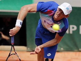 Tenista Kevin Anderson z JAR podv v utkn 4. kola Roland Garros proti...