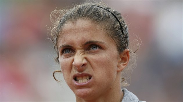 ZARPUTIL VRAZ. Italsk tenistka Sara Erraniov bojuje o tvrtfinle Roland Garros opravdu tvrd.