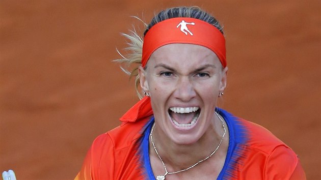 Rusk tenistka Svtlana Kuzncovov se raduje z postupu do tvrtfinle Roland Garros pes Lucii afovou.