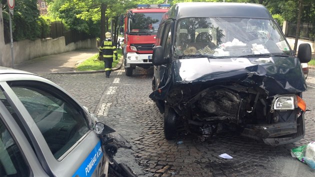 Policist peveli zadrenho mue k vslechu, v Korunovan ulici v Praze se stetli s protijedouc dodvkou (2.6.2014)