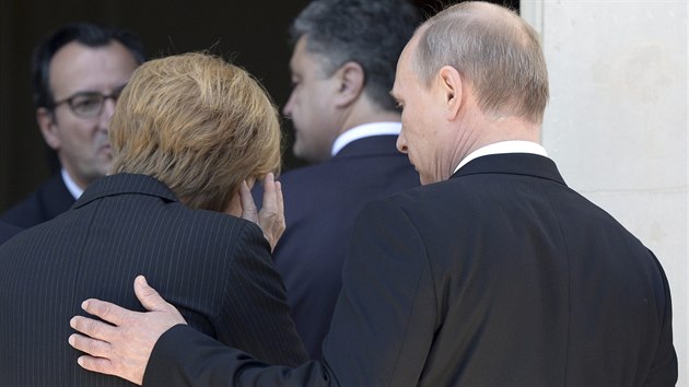 Na inauguraci novho ukrajinskho prezidenta pijela ada vznamnch host. Na snmku nmeck kanclka Angela Merkelov a rusk prezident Vladimir Putin (6. ervna 2014).