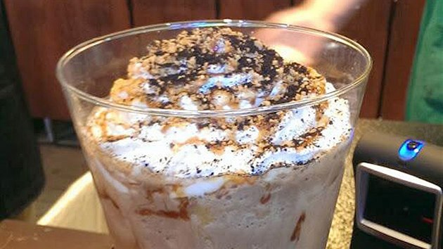 �edesát kávových nápoj� Frappuccino ze sít� Starbucks