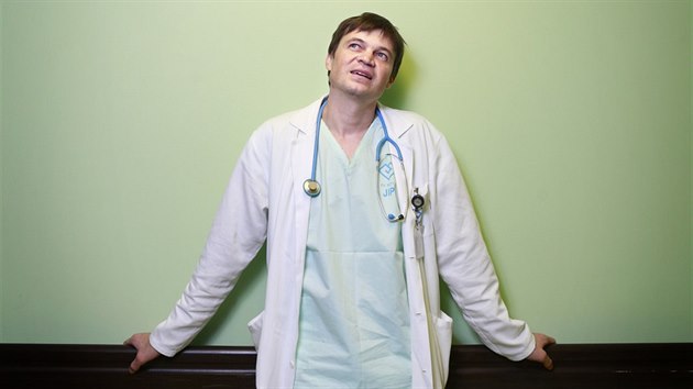 Bývalý vrcholový sportovec Lukáš Pollert je dnes anesteziologem v motolské nemocnici.