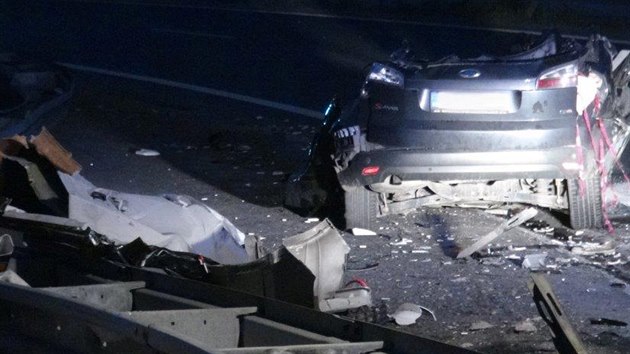 Nehoda nkladnho a osobnho auta v ptek 6. ervna asn rno zablokovala silnici R10 v Praze. Stet nepeil jeden z idi.