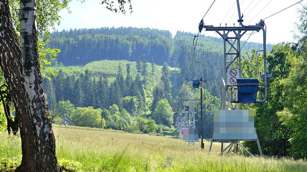 V Beskydech se na vce ne hodinu zasekla lanovka na Javorov vrch. (8. ervna 2014)