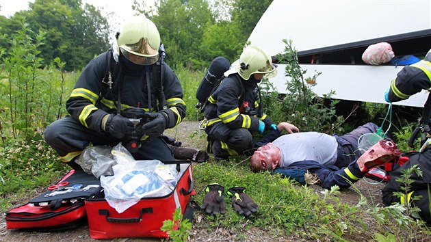 Bezmla 180 hasi, zchran a dalch len jednotek integrovanho zchrannho systmu zkouelo ve tvrtek 5. ervna ve Vykov, jak by zvldlo zsah pi pdu menho dopravnho letadla na vykovskm letiti.