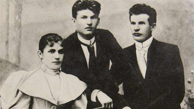Anna Baťová, Antonín a Tomáš Baťa na archivní fotografii