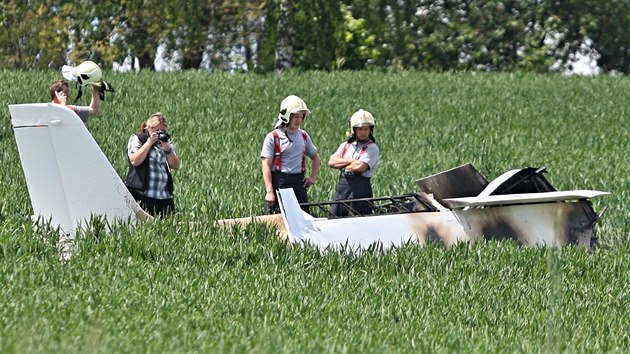Pád ultralehkého letadla v Křižanově 6.6.2014. Pilot zahynul.