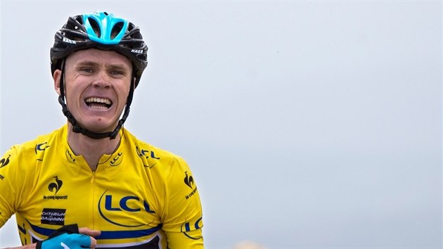 Chris Froome se raduje z vítzství ve druhé etap Critérium Dauphiné.