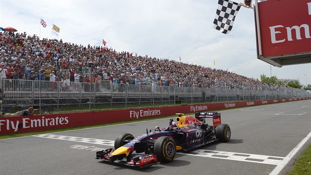 CÍL. Daniel Ricciardo slaví v Montrealu svj premiérový triumf ve formuli 1. 