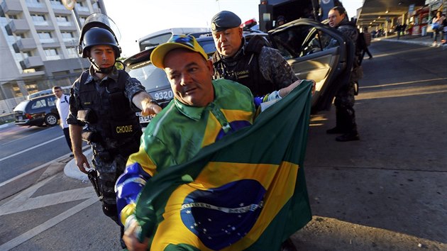 Stvka pokrauje, i kdy ji soud oznail za nelegln (Sao Paulo, 9. ervna 2014).