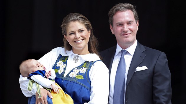 vdsk princezna Madeleine, jej manel Chris O'Neill a jejich dcera, princezna Leonore oslavili sttn svtek vdskho krlovstv (Stockholm, 6. kvtna 2014).