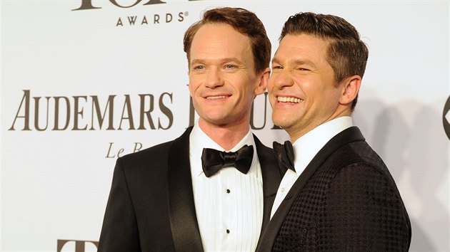 Neil Patrick Harris a David Burtka na Tony Awards (New York, 8. ervna 2014)