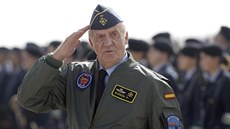 panlský král Juan Carlos I. bhem vojenské pehlídky v Zaragoze (14. íjna...