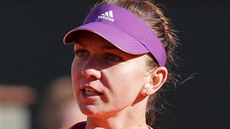 Rumunská tenistka Simona Halepová se raduje po výhe v prvním setu semifinál...