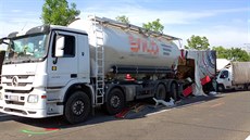 Tragická nehoda nákladních automobil na dálnici D11. (3. ervna 2014)