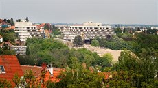 Demolice dejvického hotelu Praha z Ořechovky. (6. května 2014)