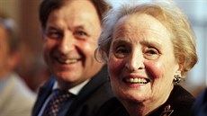 Madeleine Albrightová a Michael antovský na praské konferenci Aspen...