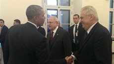 Prezident Milo Zeman se ve Varav pozdravil se svým americkým protjkem...