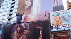 Reklama s nahou Rihannou na Time Square