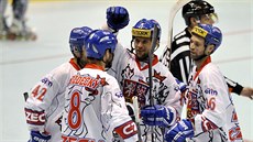 Čeští inline hokejisté se radují z gólů v duelu o 5. místo s Velkou Británií.
