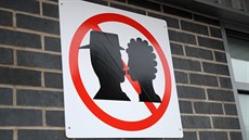 Na nádraí v britském Warringtonu vyhlásili v únoru 2009 zákaz líbání, protoe...