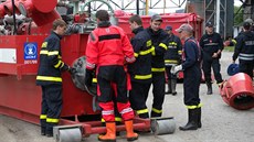 Tým eských hasi pomáhal tém dva týdny v povodnmi suovaném Srbsku. S...