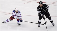 Mats Zuccarello (vlevo) z New York Rangers a Jeff Carter z Los Angeles Kings...