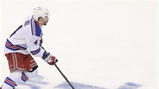 Raphael Diaz z New York Rangers ve finále Stanley Cupu.