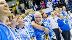 MISTROVSKÁ RADOST. Finští inline hokejisté slaví světový titul.