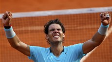 ŠAMPION. Rafael Nadal slaví další titul z pařížského Roland Garros. 