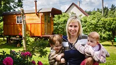 Zuzana Kosová se synem a dcerou vyu�ívají maringotku ka�dý den.