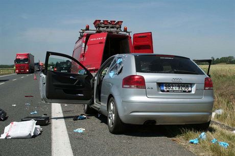 Sráka Audi a dodávky u Pohoelic (10. ervna, 2014).