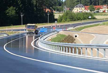 Zatím posledním novým úsekem krajské silnice je nedávno otevený obchvat Jamného na trase z Jihlavy do áru nad Sázavou.