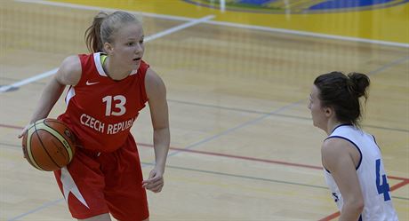 Píprava basketbalistek na MS do 17 let: eská reprezentantka Petra Holeínská...