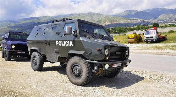 Zátah albánské policie ve mst Lazarat (16. ervna 2014)