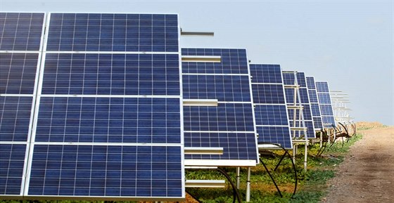 Panely solární elektrárny - ilustrační foto.