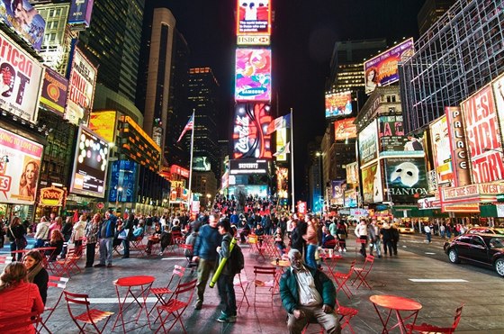 Newmanová vrátila chodce na Times Square.