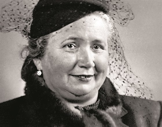 Marta Gottwaldová si takté nechávala obleení ít u Hany Podolské.