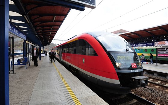 Nízkopodlaní vlaková souprava typu Siemens Desiro