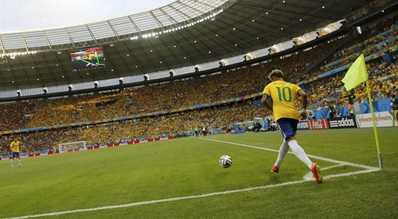 JE U VEHO. Brazilská hvzda Neymar zakonuje, ale také ance pipravuje. V