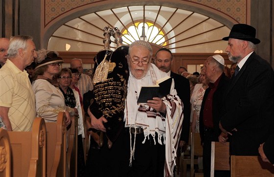 Slavnostního otevení svatostánku se zúastnil i vrchní zemský rabín Karol Sidon.