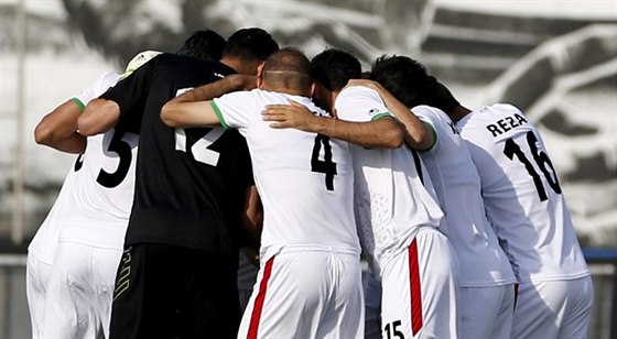 Írántí fotbalisté ped pípravným utkání s Trinidadem a Tobagem.