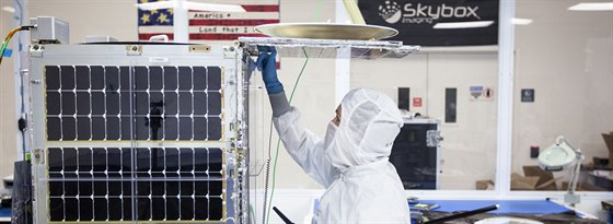 Příprava satelitu SkySat společnosti SkyBox Imaging.