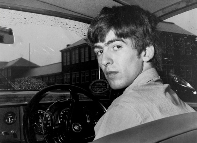 Here Comes The Sun. Tichý Beatle George Harrison by se dožil osmdesáti