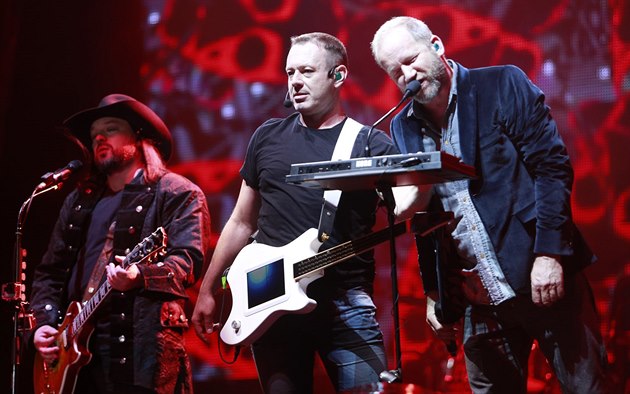 Skupina Lucie zahájila 10.6. 2014 sérii t�í vyprodaných koncert� v pra�ské O2...