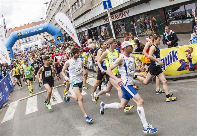 Momentka z hradeckého závodu ze seriálu RunTour.